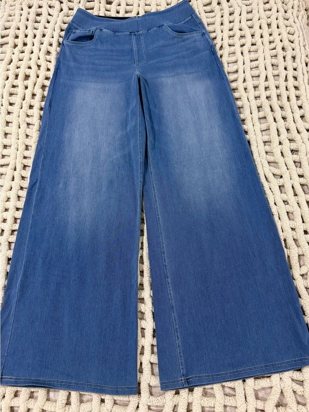 HALARA Wide-Leg Flare Jeans in Medium Blue Wash #0204